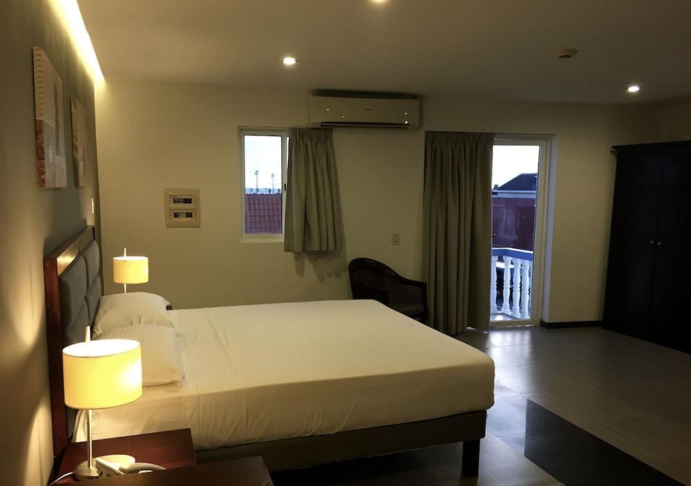 Curacao Suites Hotel Willemstad Bagian luar foto