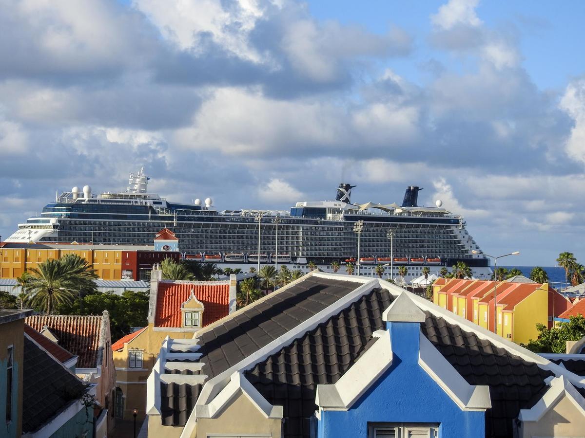 Curacao Suites Hotel Willemstad Bagian luar foto